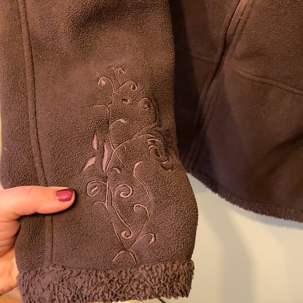 Free Country Fleece Jacket Coat Brown Fuzzy Cozy Warm Embroidered Sleeve Large - Picture 2 of 6